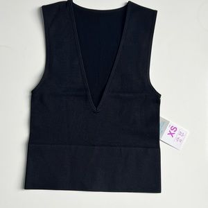 NWT| Cropped Plunge top in black - Size Women’s XS #2